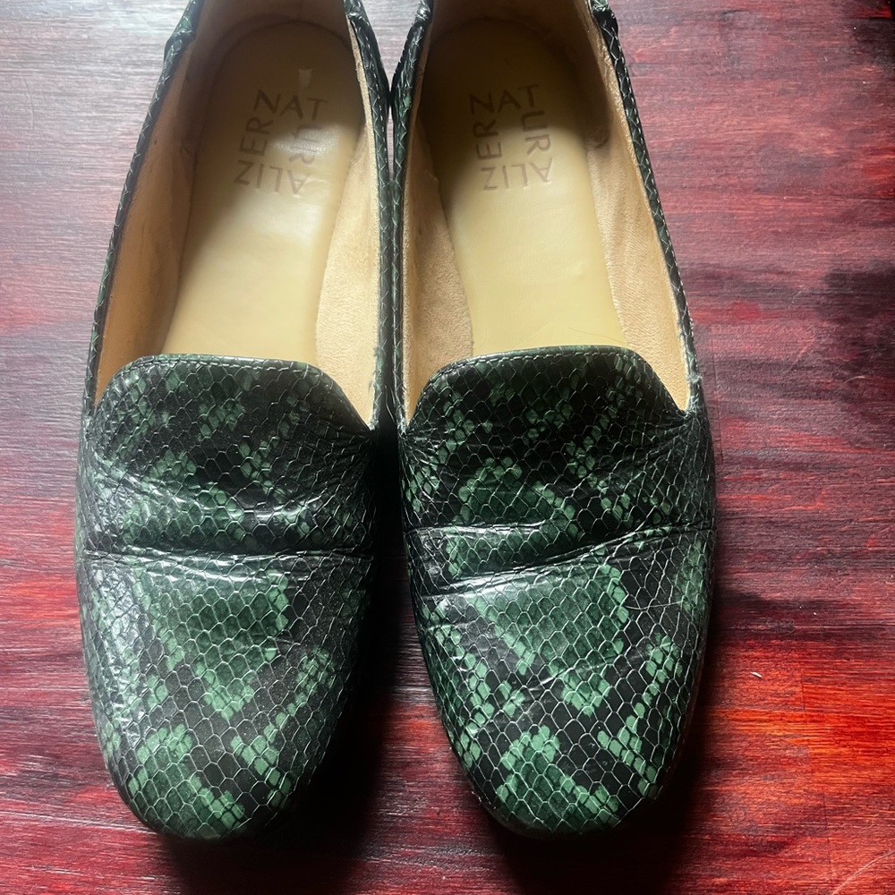 Womens sz6 Green leather Snakeskin Loafers Naturalizer